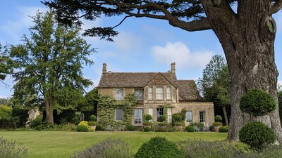 Elegant countryside estate in the Cotswolds, perfect for retirement getaways or multi-generational trips.