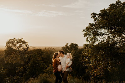 outdoor maternity session
