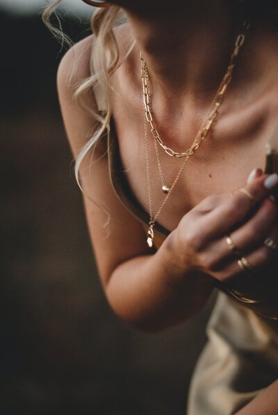 model-wearing-fine-gold-necklaces-and-rings