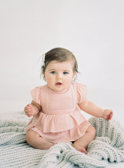6 month sitter session by Orlando baby photographer