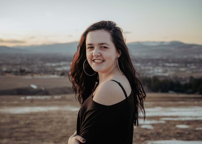 senior girl looking over shoulder at camera smiling