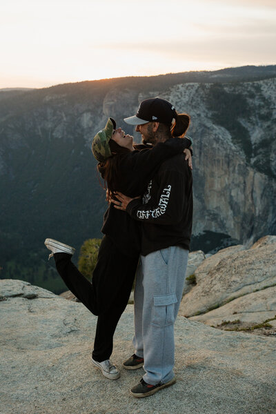 Jacob-and-mckenna-yosemite-daytrip-california-photograher-48