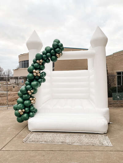 balloon bounce house with 12 clusters