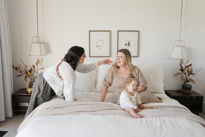 a-photo-of-nashville-family-photographer-dolly-delong-photography-working-with-a-young-family-for-their-family-photos-dolly-delong-is-helping-a-mother-get-ready-for-her-photo