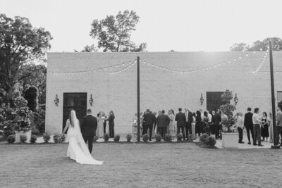 wedding photos on the lawn at The Maxwell