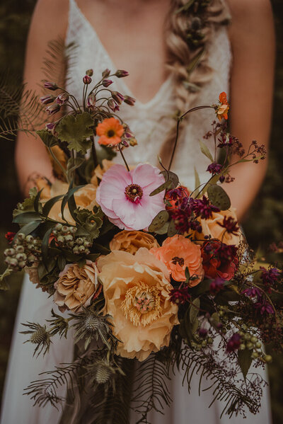 Ali and Wolf’s overgrown garden-inspired wedding florals with wild greenery and lush seasonal blooms by Summer Robbins Flowers in Central Oregon