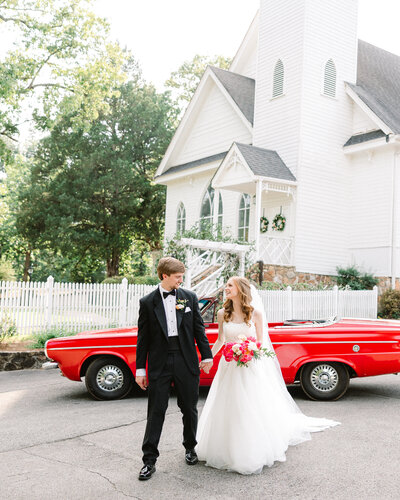 Elegant bridal portrait by Abby Bell Photography, a fine art Alabama wedding photographer specializing in luxury and timeless wedding photography. Capturing personalized, romantic moments for Alabama couples seeking an unforgettable wedding experience.