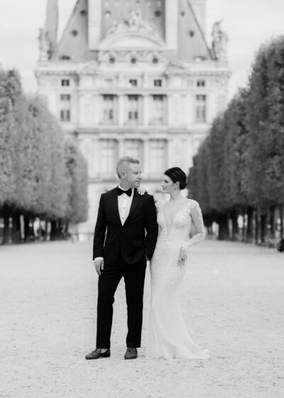 Paris wedding photographer, Paris elopement photographer, Paris pre wedding photographer, Paris portraits, Wedding in Paris, black wedding dress, Eiffel Tower portraits, France wedding photography, Paris fashion photographer, fashion wedding photographer, Luxury wedding paris,