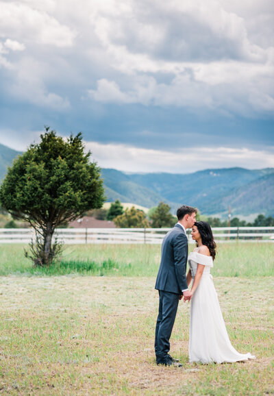 denver wedding photographer captures outdoor wedding in Colorado Rocky Mountains