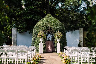 Hummingbird House is a garden wedding venue located in South Austin.
