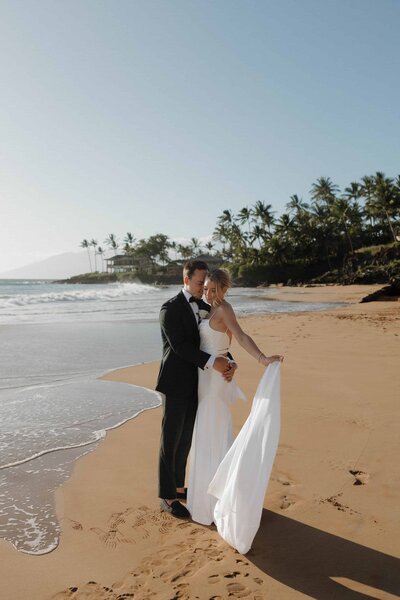 Cassie Beth Photography is a Hawai'i and destination wedding photographer. Cassie Beth Photography focuses on genuine moments, making her clients feel relaxed, and capturing the intimate moments.