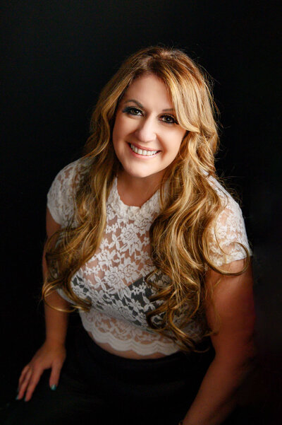 Amanda Gibson photographer at Gibson Boudoir wearing an extension halo and a white lace top.