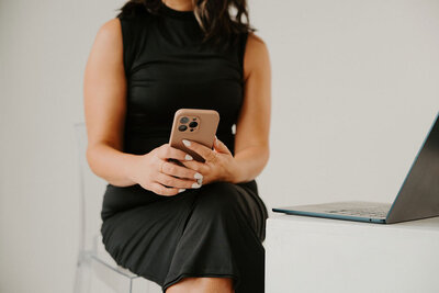 Step-by-step marketing system for online coaches to go from chaos to clarity to cash with The Slate Method