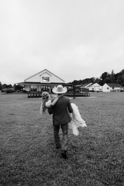 M+N_NewBranchFarms_Wedding_LeahReddingPhotography-839