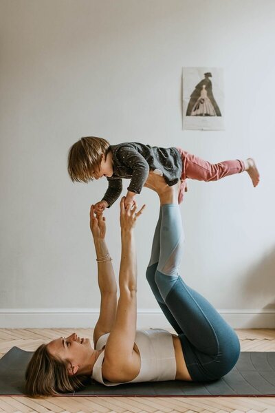 carole-anaya-doula-yoga-prenatal-postnatal-paris-domicile-maternité