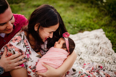 Outdoor lifestyle newborn sessions in Rochester