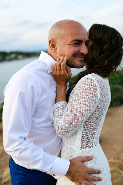 bride-and-groom-kissing-at-engagement-shoot-in-antibes-french-riviera
