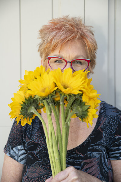 Jane Shine holding yellow flowers
