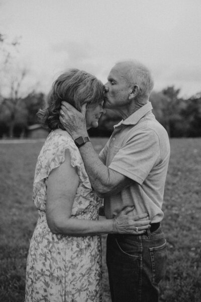 wildflower-spring-couple-photoshoot-texas
