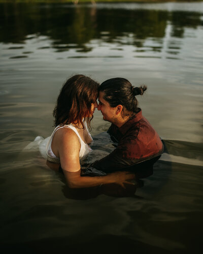 lake-whitney-texas-couple-sunrise-photoshoot