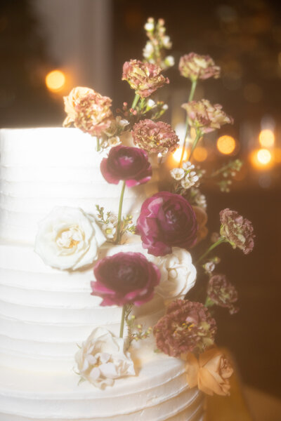filmy flowers on wedding cake