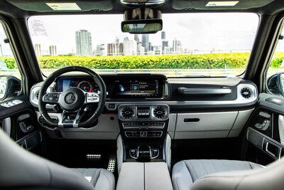 mercedes-g63-china-blue-for-rent-in-miami-dashboard-view-021