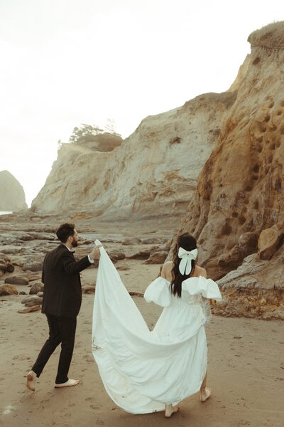 Oregon coast elopement photos