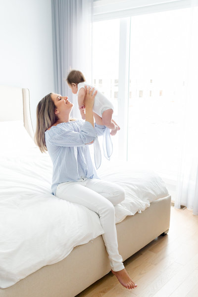 Séance famille nouveau-né bébé maternité