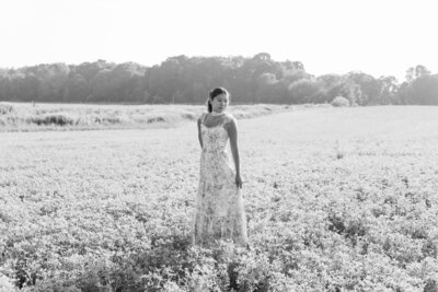 field-photo-blackandwhite-longdress-ponytail