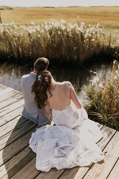 couple kissing