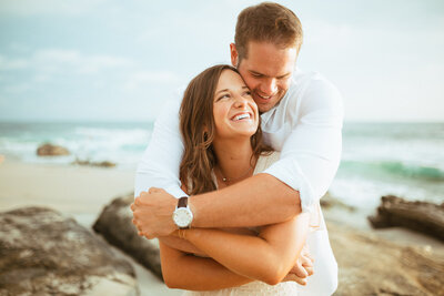 city engagement, young couple, liberty memorial, field photoshoot, kansas city engagement, kansas city couple