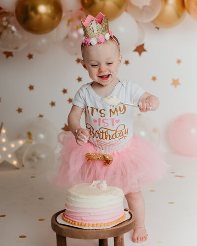 Birthday cake smash portrait