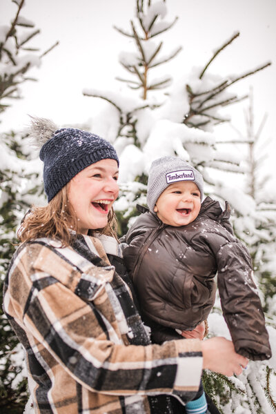 seance photo famille neige neuchatel - photographe famille suisse - berangere photographie
