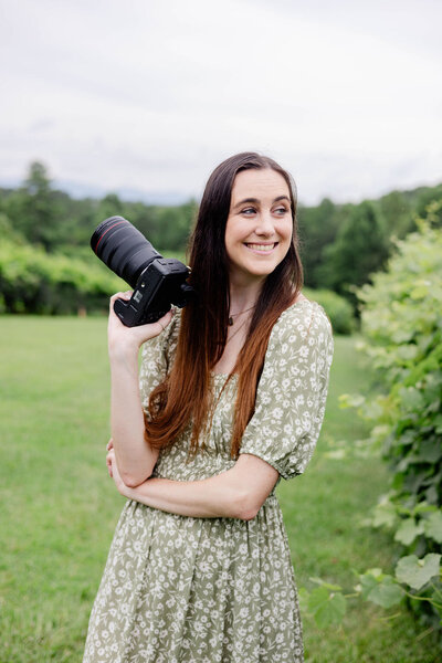 atlanta wedding photographer keri lindekugel posing with camera