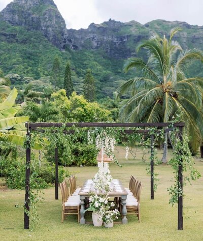 Intimate outdoor Kauai wedding green and white flower design by Sunrise Blooms