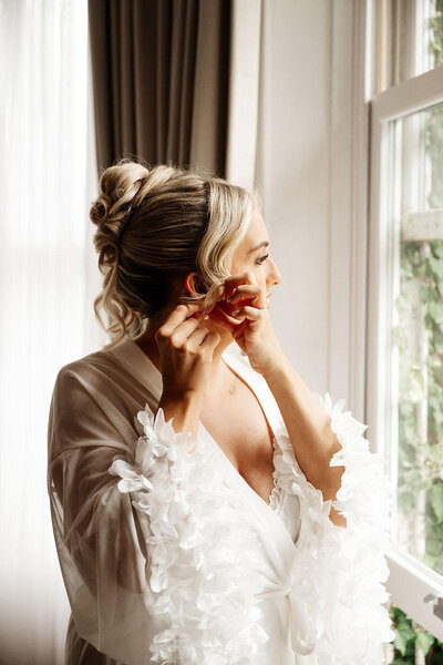 Bride with blonde wavy hair and colourful flowers 