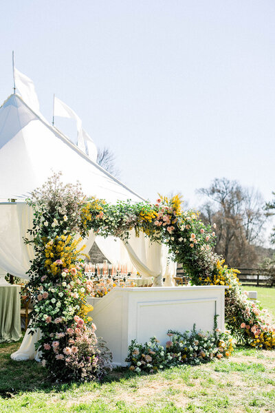 Roots Floral Design is a wedding florist in Cincinnati, Lexington, and Louisville.