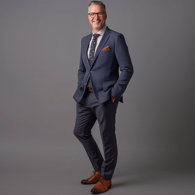 Lifestyle-inspired outdoor headshot in Jersey City by Alex Kaplan Photographer.
