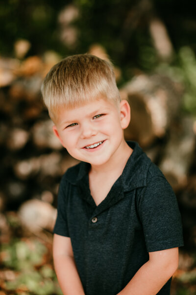 Outdoor school portrait session in Twin Cities featuring natural and relaxed poses by Shannon Kathleen Photography