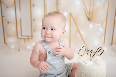 Boy eating his cake for a cake smash session
