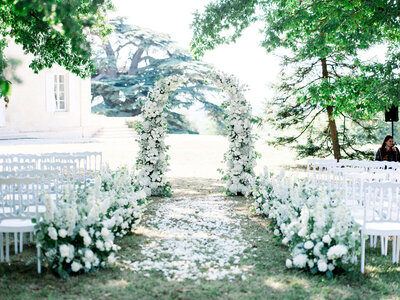 Table layout at a wedding in France