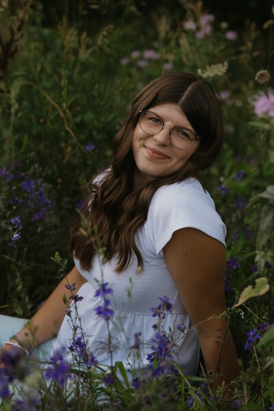 senior portraits in a flower field