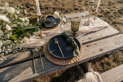 A tablescape with green and gold accents.