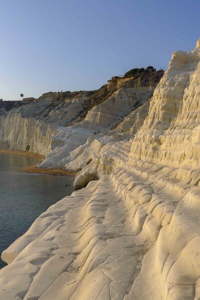 Stepped white limestone cliffs of Scala dei Turchi overlooking the Mediterranean Sea in Sicily ©Stephanie Dosch | theViatrix Bespoke Italy Travel Planning