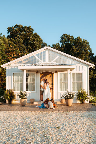 rustic-glasshouse-family-session-charlotte-photographer
