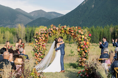 couple kissing at Green Valley Ranch