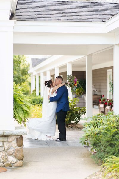couple photos at bedford village inn in bedford, nh