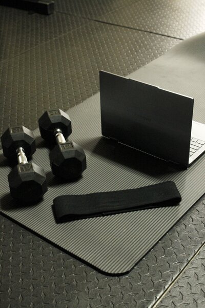 Dana's Firm offers easy to follow, individualized personal training sessions and nutrition coaching to help each of her clients reach their personalized health goals.