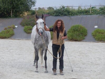 Photo de Nadège et son cheval