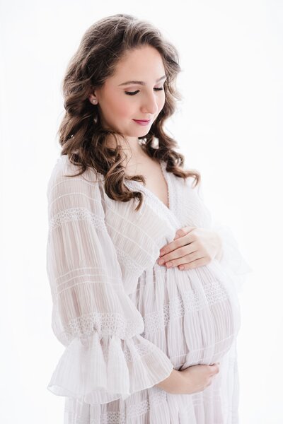 beanbag pose newborn met prachtig haarbandje vintage romantic style